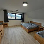 Elegant Chalet Bešeňová