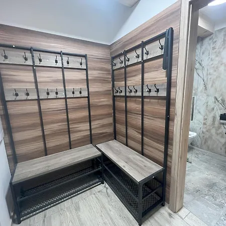 Elegant * Bešeňová