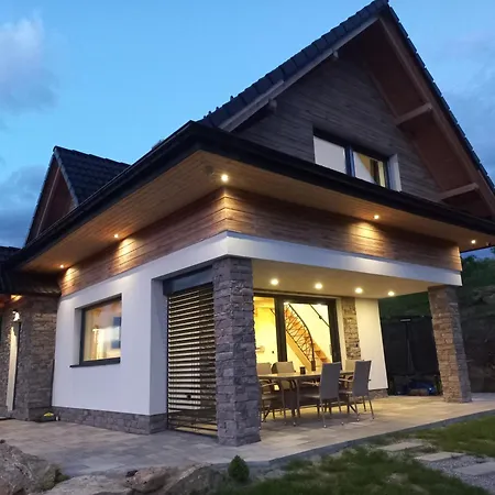 Elegant Dağ evi Bešeňová