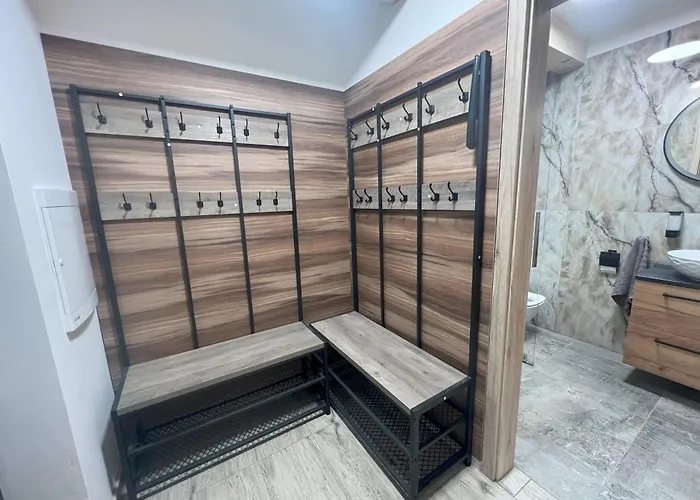 Elegant * Bešeňová