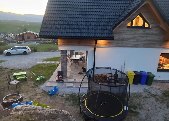 Elegant Dağ evi Bešeňová